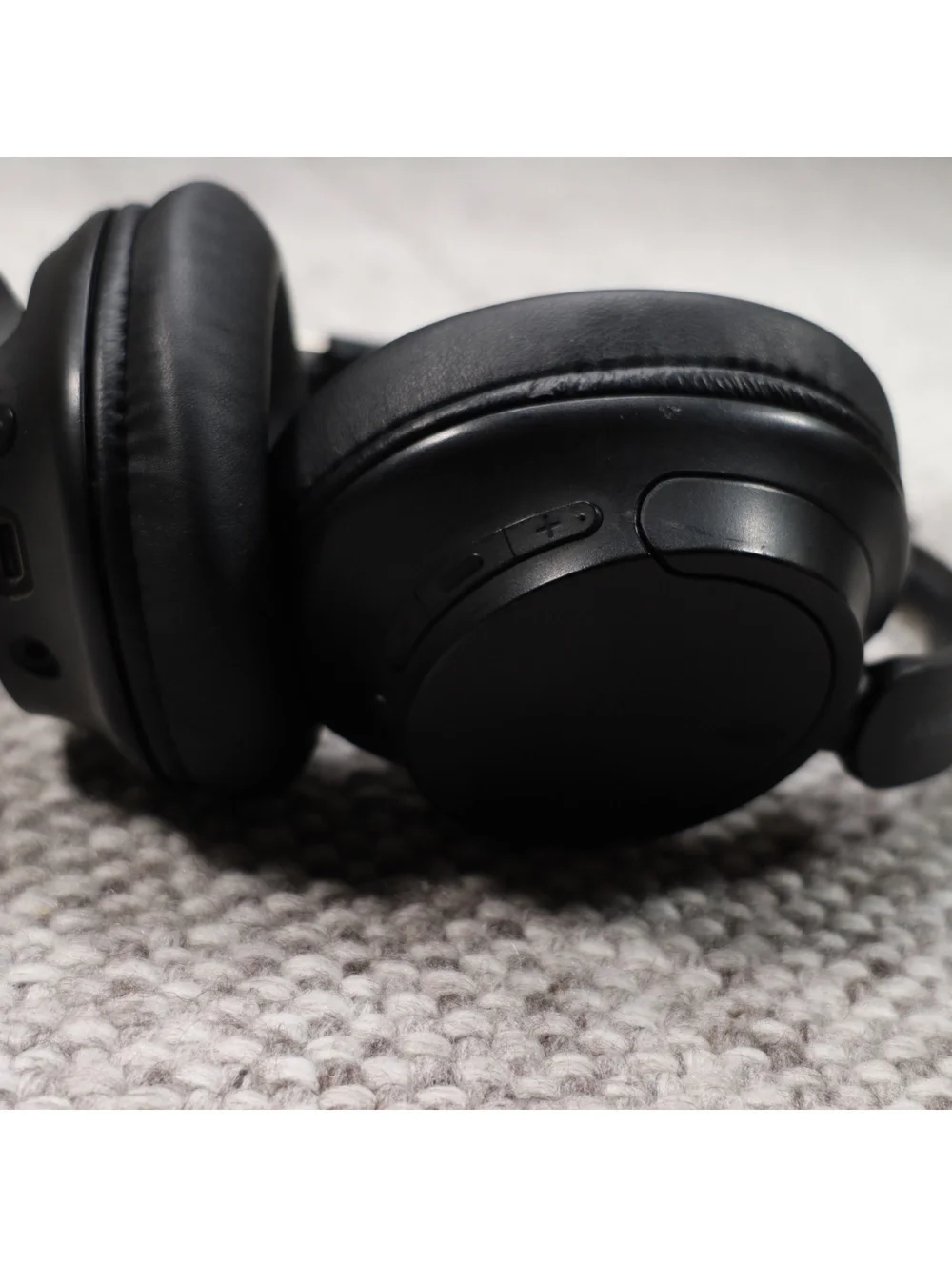 Sony WH-CH720N Wireless Noise Canceling Bluetooth Headphones Black